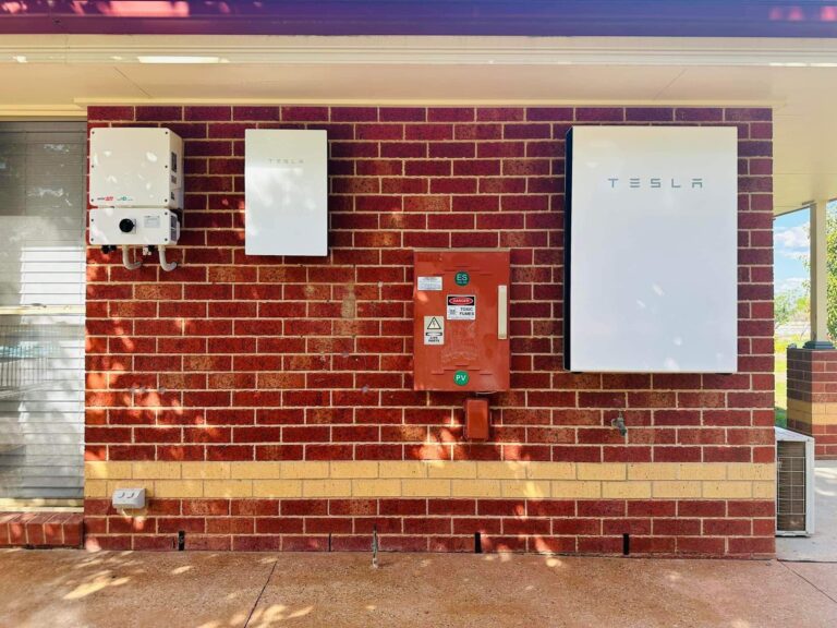 Clean-energy=solutions-tesla4